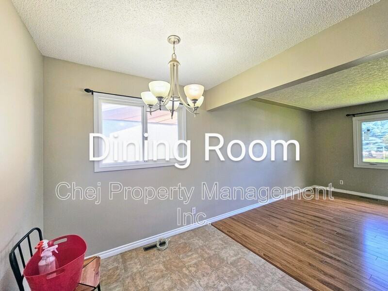 8007 128a Ave Nw - Photo 3 of 21