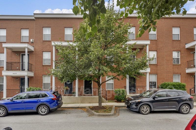 4625 Dillon St - Photo 2 of 25