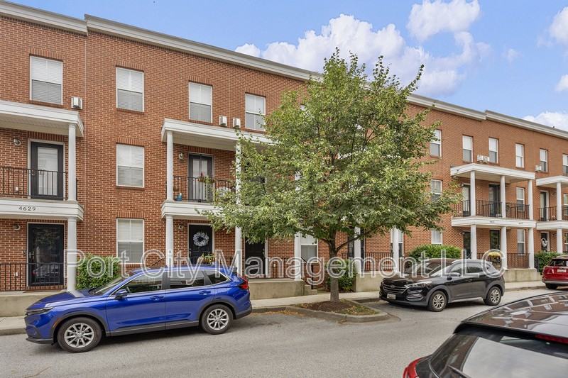 4625 Dillon St - Photo 3 of 25