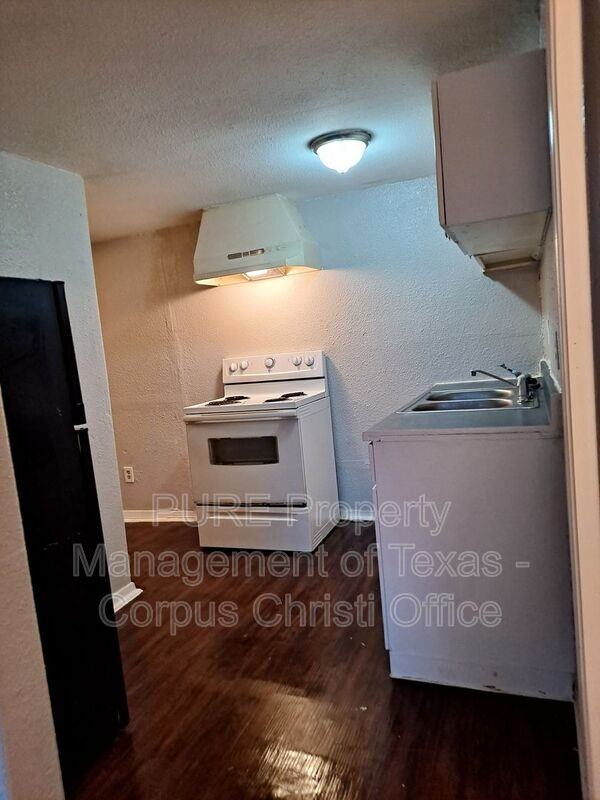 901 Furman Avenue #J - Photo 4 of 16