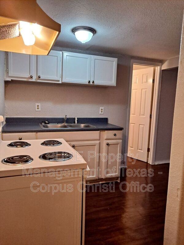 901 Furman Avenue #J - Photo 5 of 16