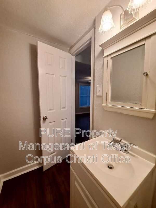 901 Furman Avenue #J - Photo 7 of 16