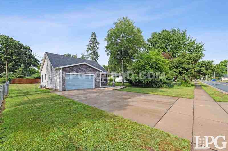 7044 Springfield Dr - Photo 2 of 31