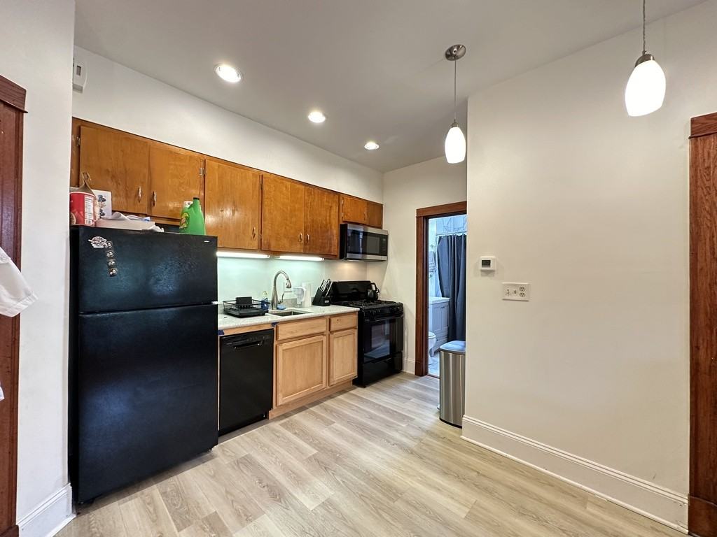 2821 W Shakespeare Ave #2F - Photo 2 of 21