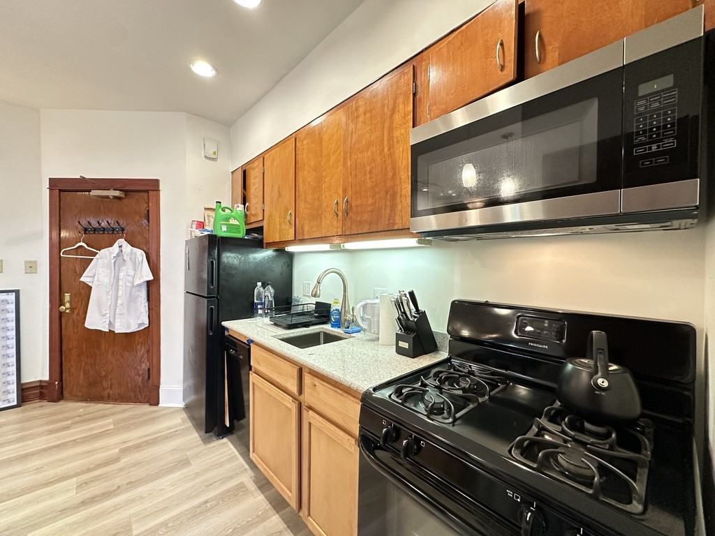 2821 W Shakespeare Ave #2F - Photo 6 of 21