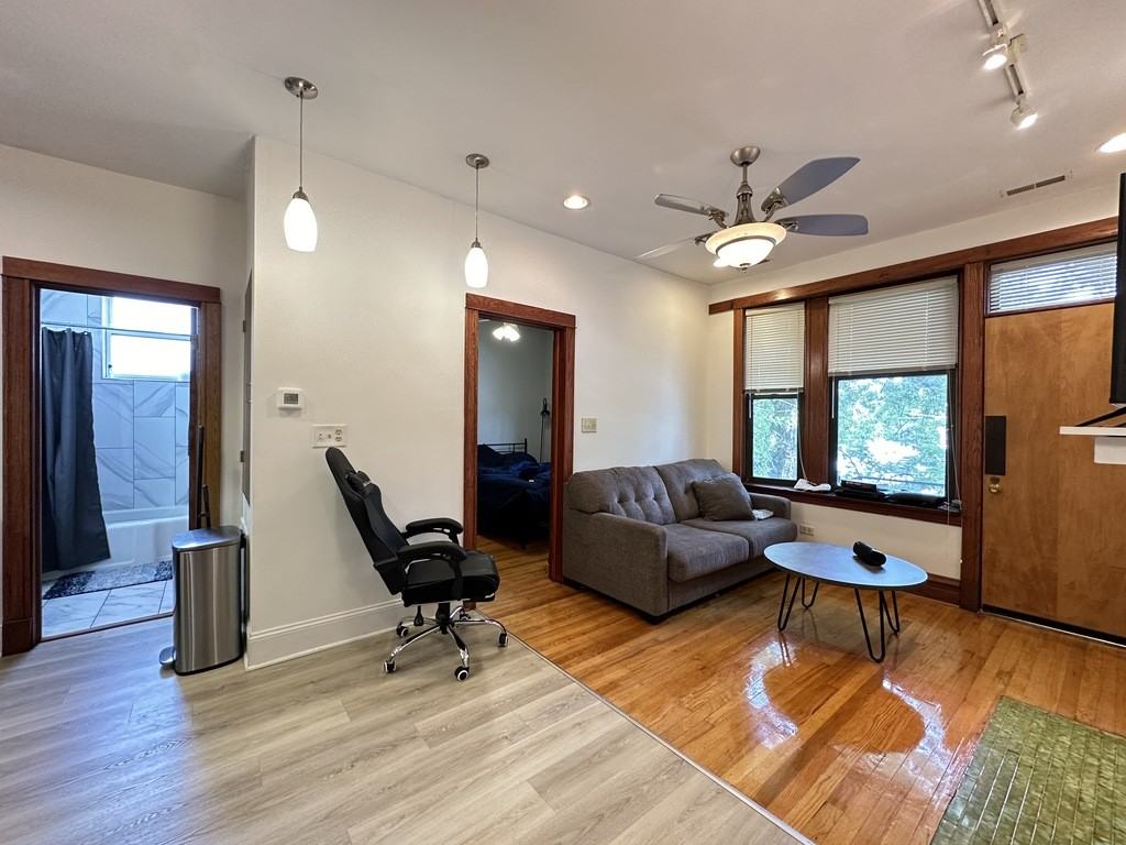 2821 W Shakespeare Ave #2F - Photo 7 of 21