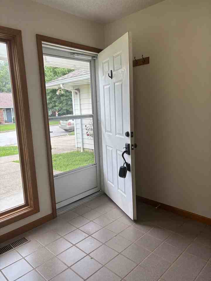 300 Dover Dr - Photo 3 of 22