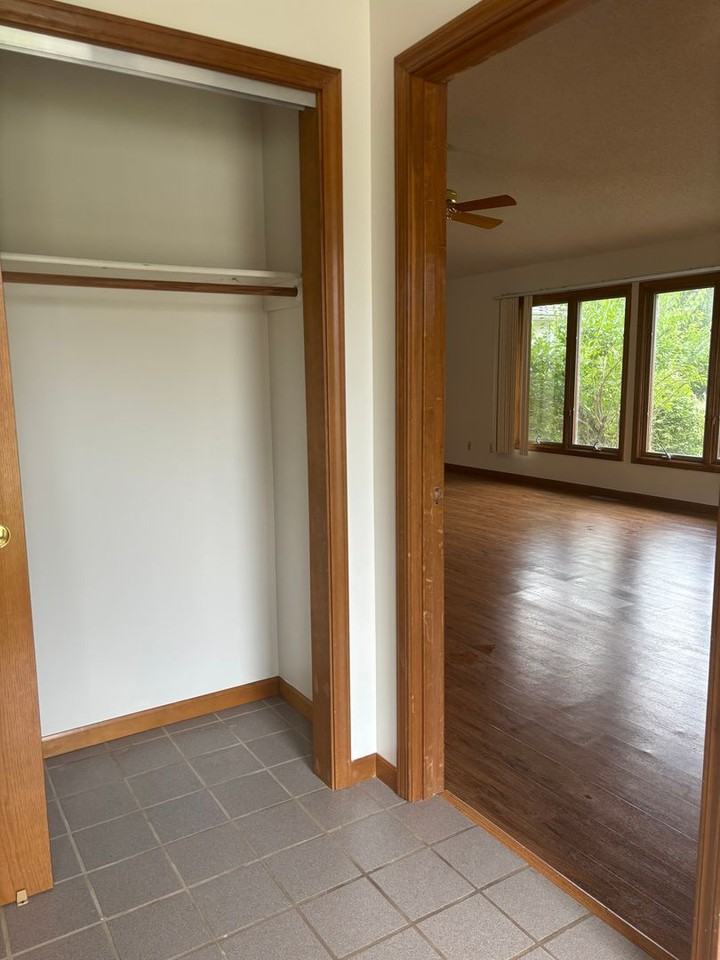 300 Dover Dr - Photo 4 of 22