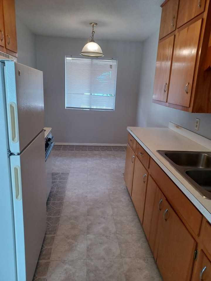 Florida Apartments - Photo 2 of 5