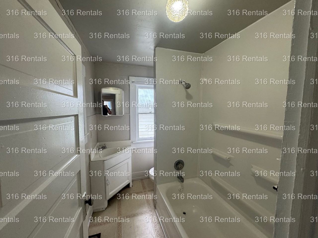 504 W 6th St - Photo 2 of 10