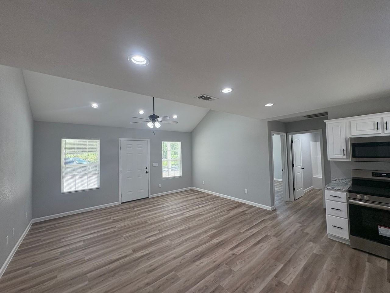 1653 Bell Ave - Photo 3 of 16