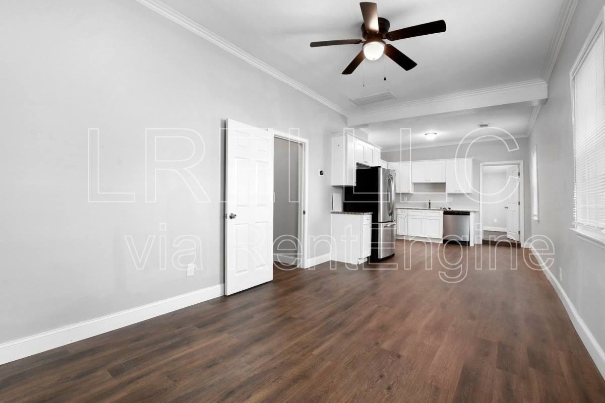 905 E Madison St - Photo 3 of 9