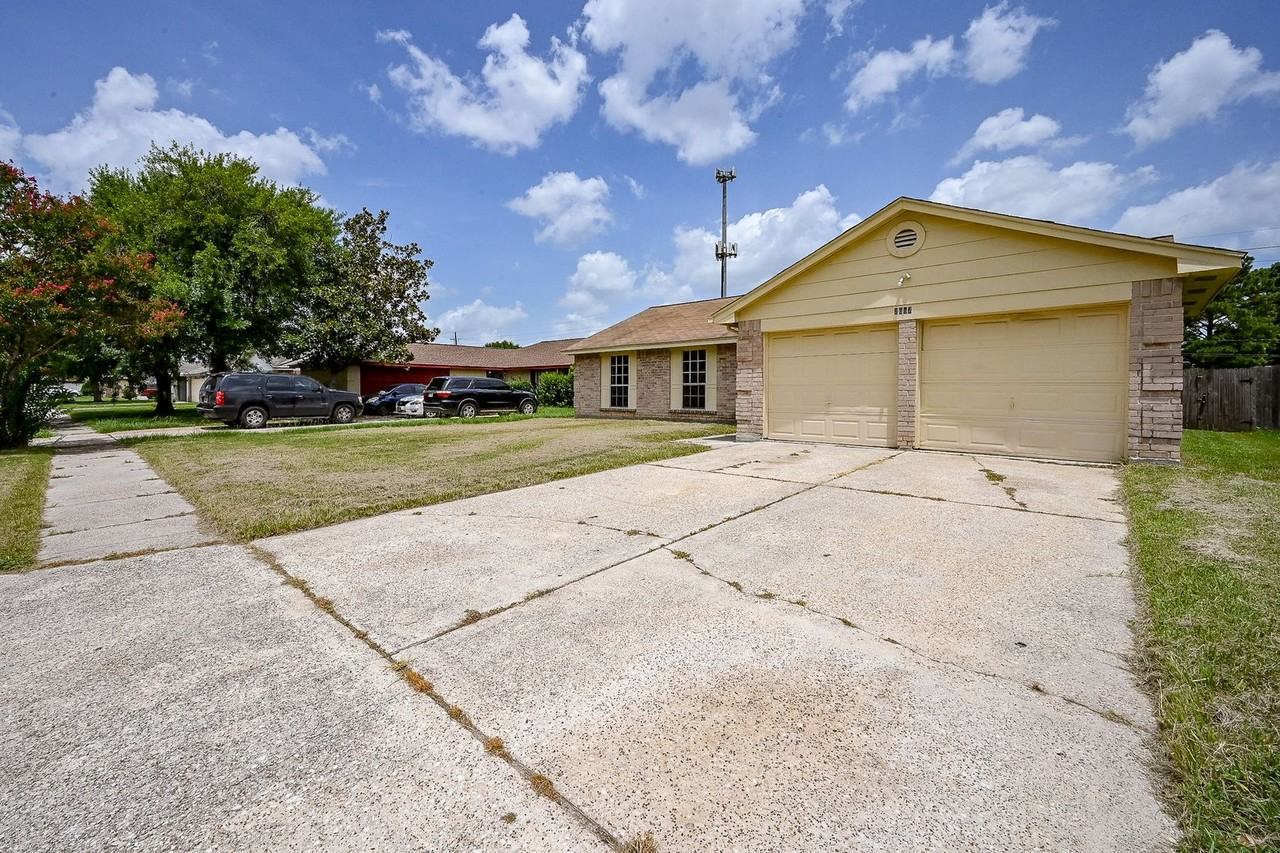 2667 Grand Canyon Dr - Photo 2 of 33