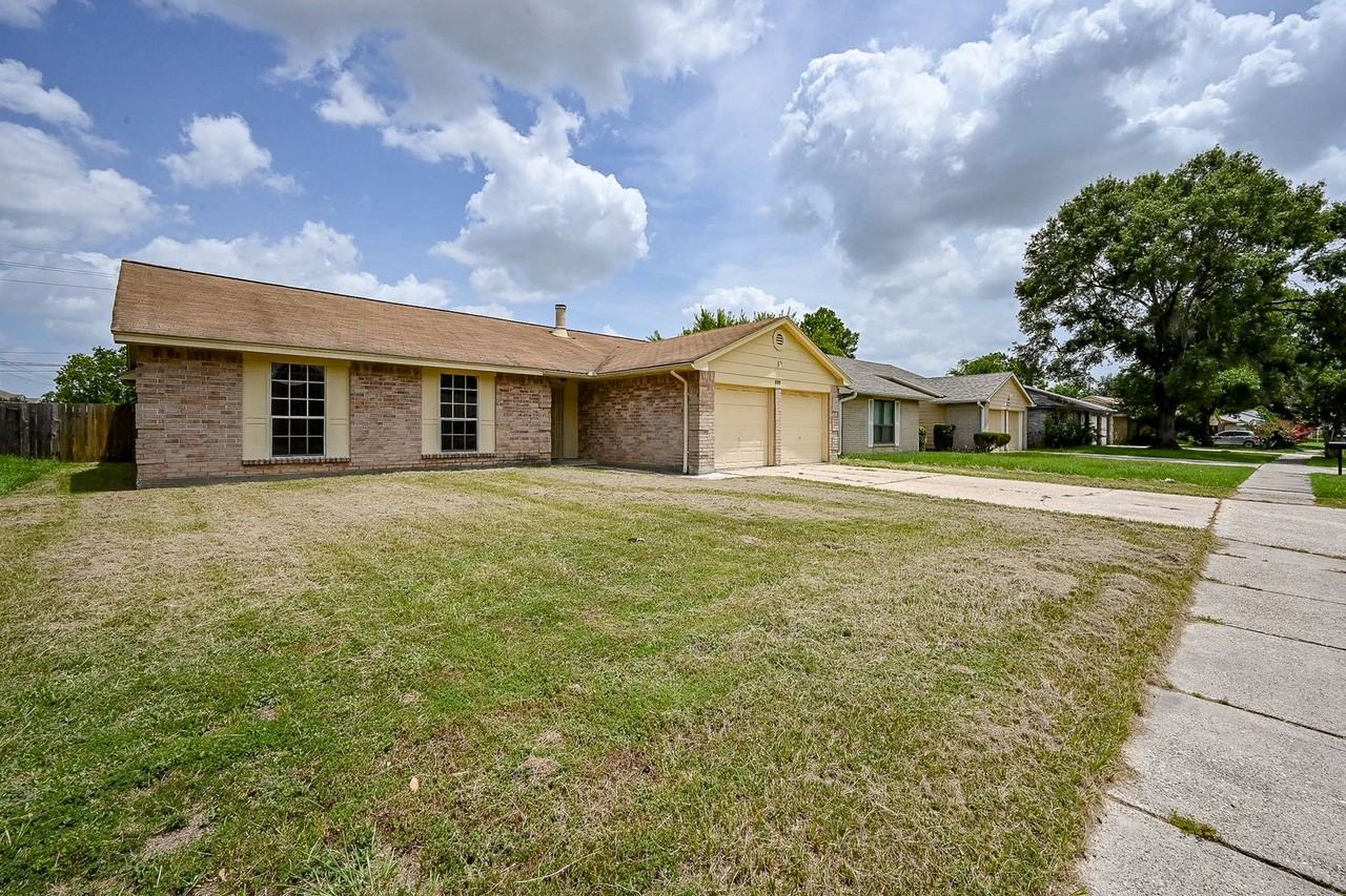 2667 Grand Canyon Dr - Photo 3 of 33