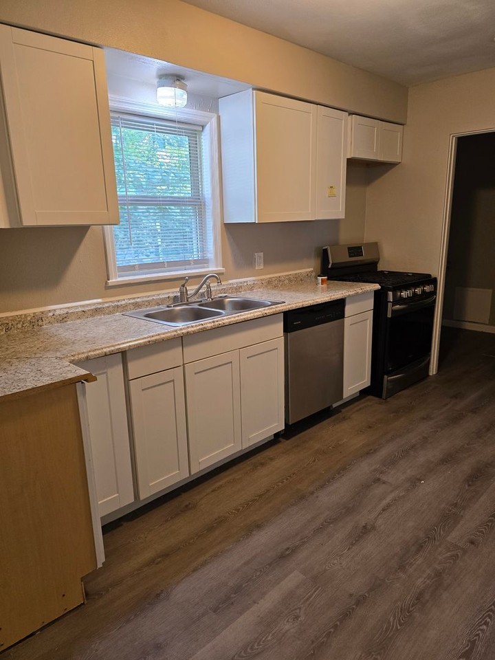 641 N 38th St - Photo 5 of 12