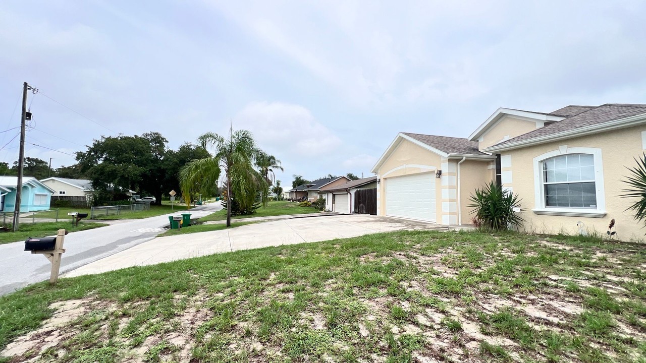 795 Alcazar Ave - Photo 3 of 46