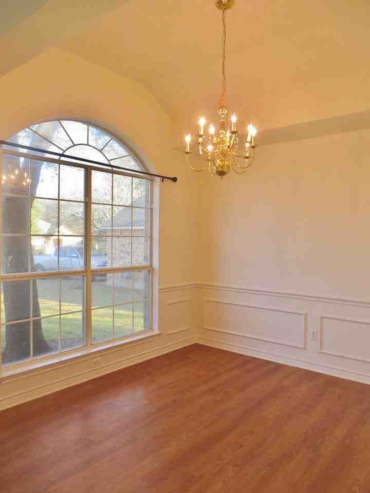 108 Pecan Vista Ln - Photo 3 of 32