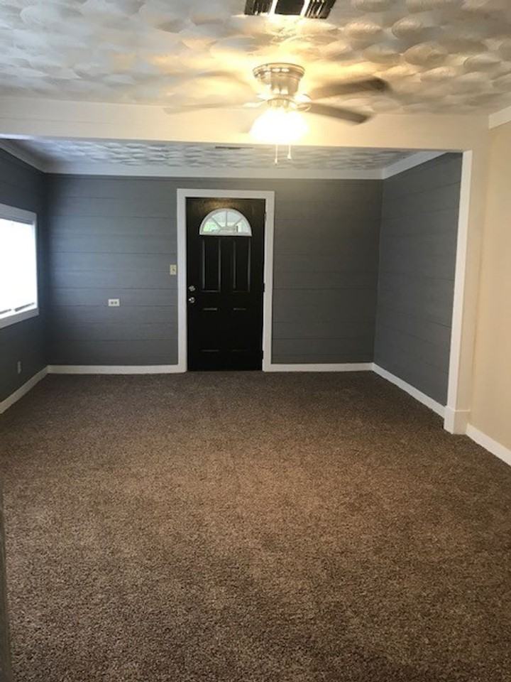 506B Center St - Photo 4 of 18