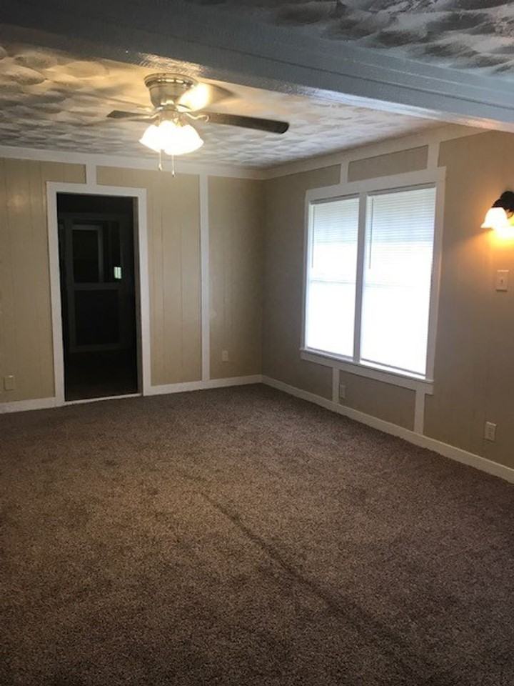 506B Center St - Photo 5 of 18