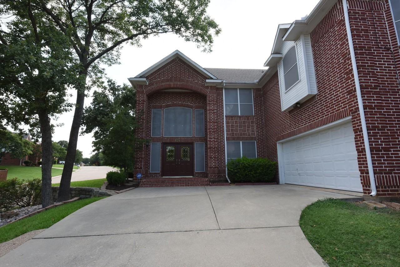 2701 Creekside Way - Photo 2 of 32
