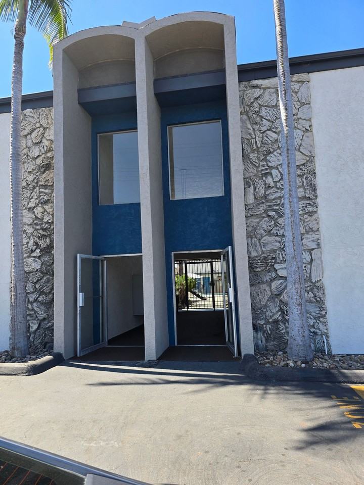 Lovely One Bedroom Apartment Conveniently Located, $500 Off 1st Month - Photo 2 of 15