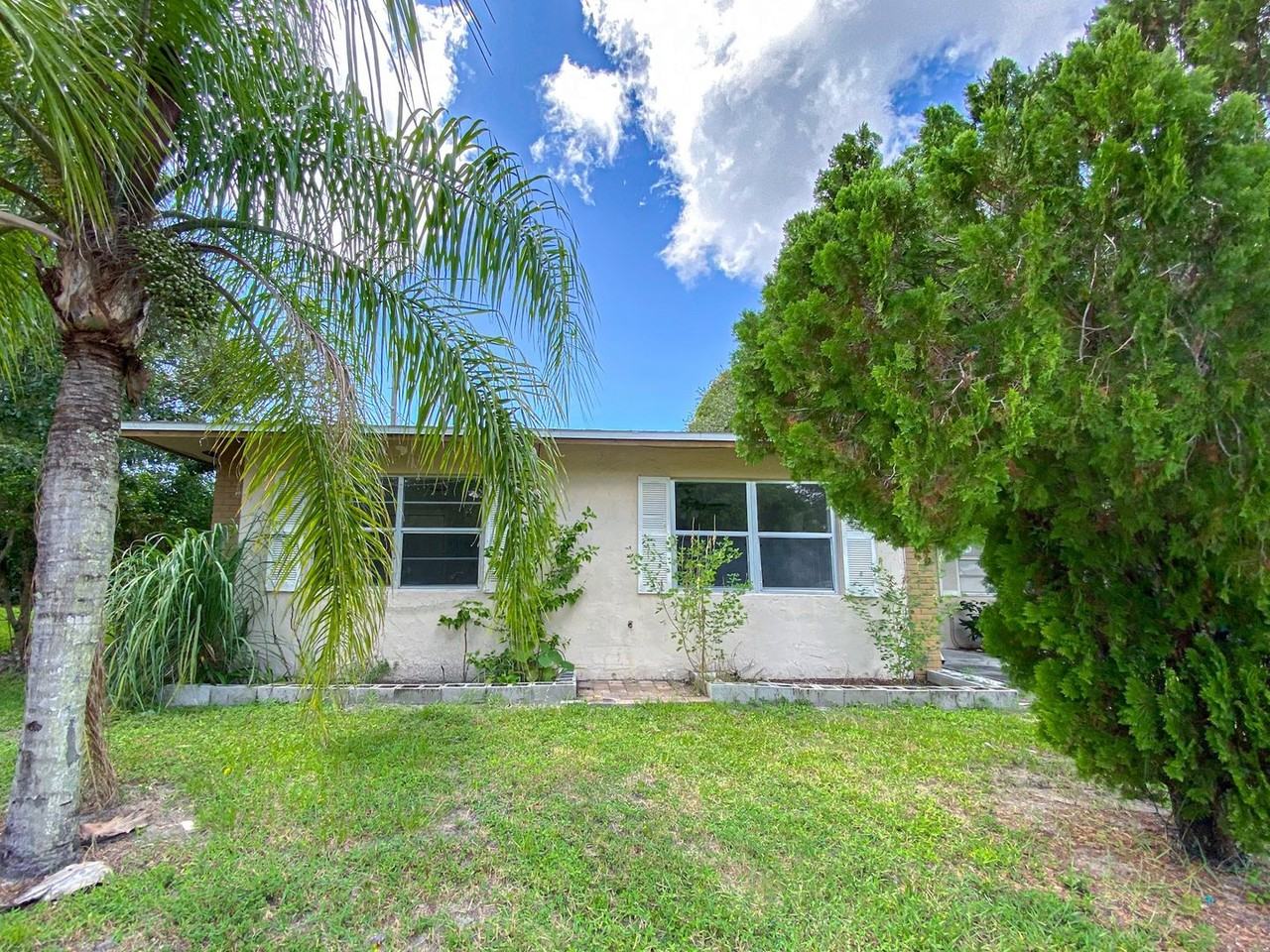 1097 San Remo Ave - Photo 2 of 23