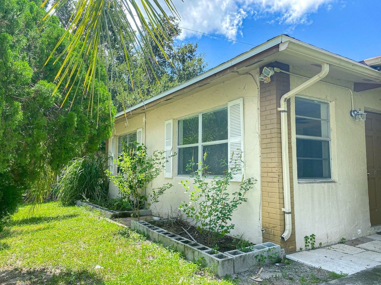 1097 San Remo Ave - Photo 3 of 23