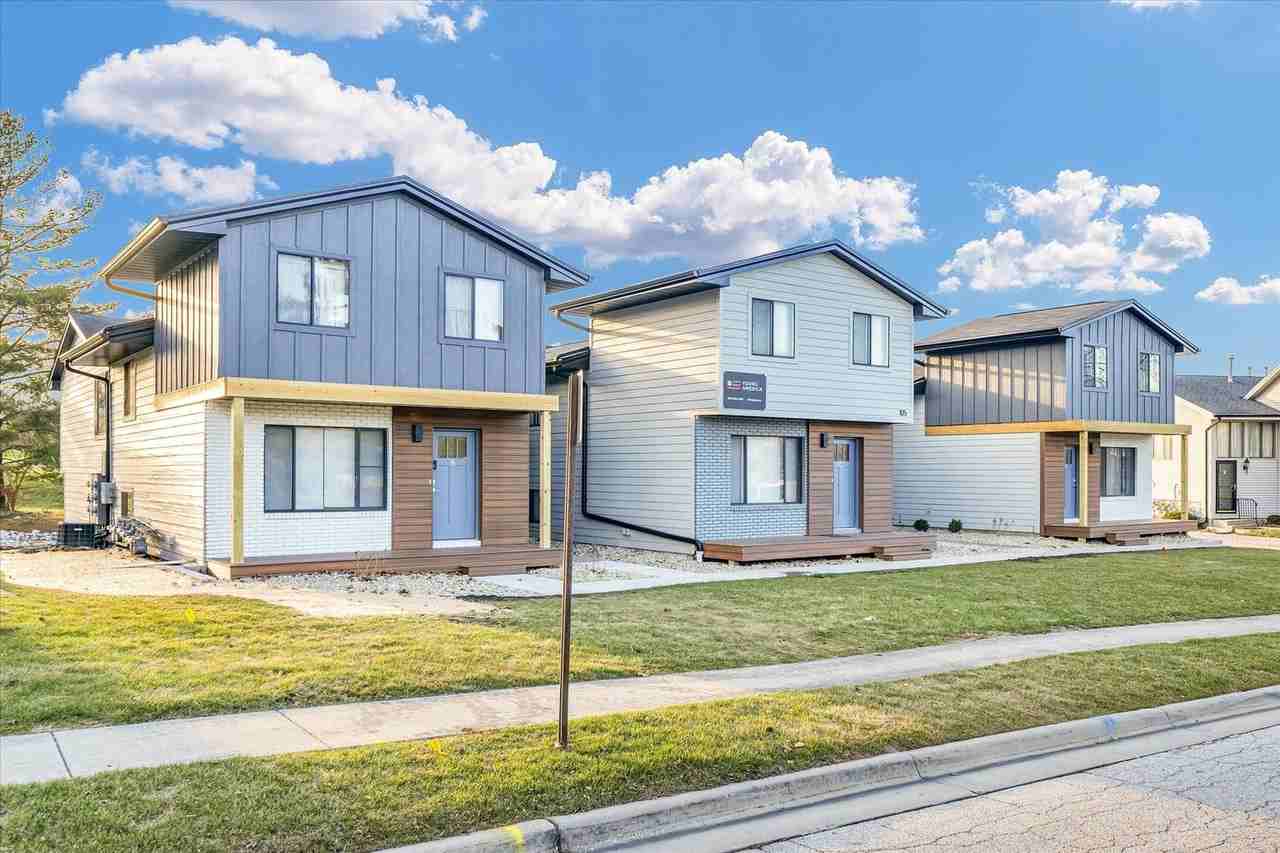 Welcome Home to Comfort, Space & Convenience in North Normal - Photo 3 of 50