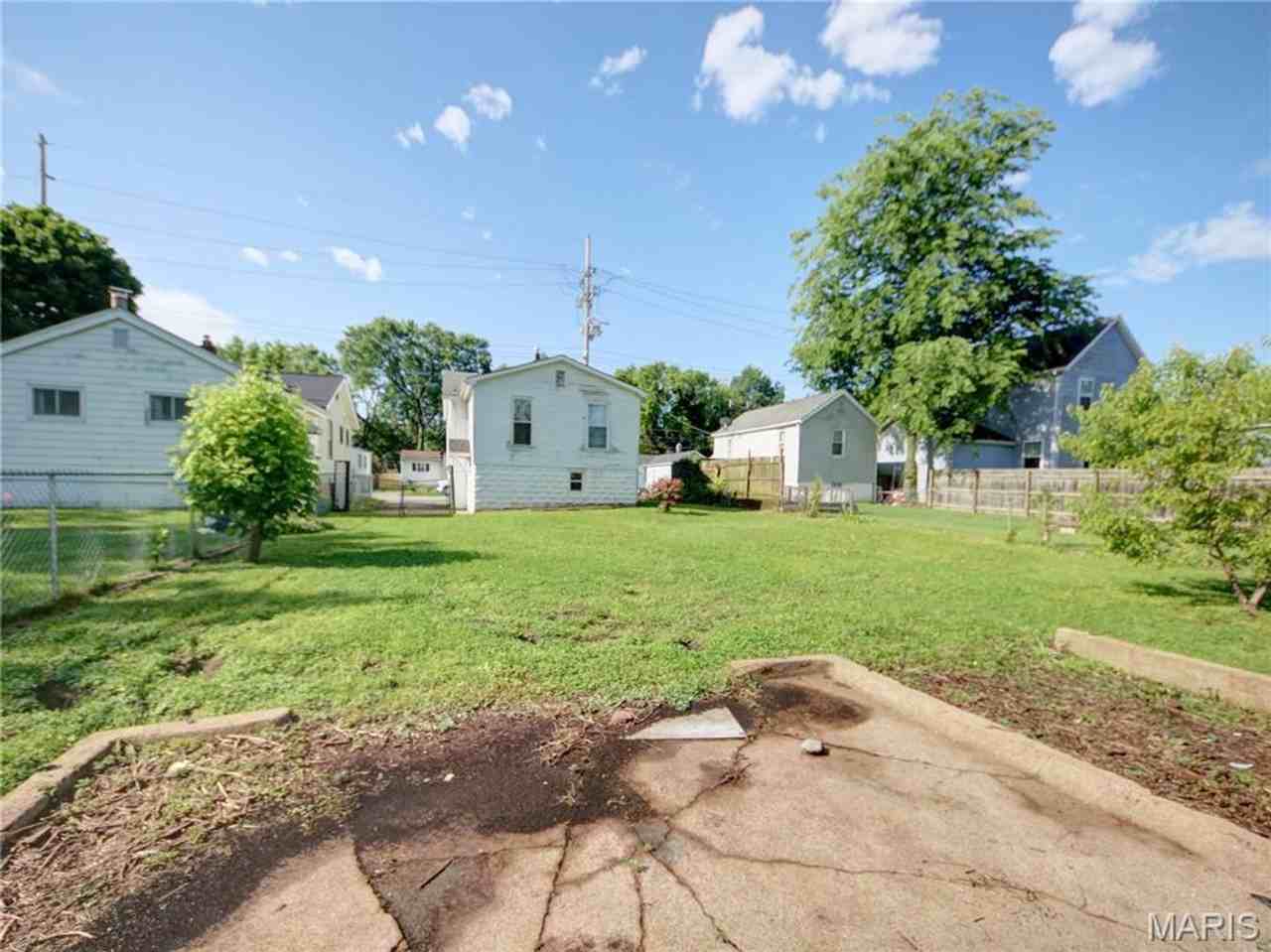 209 W Arlee Ave - Photo 2 of 12