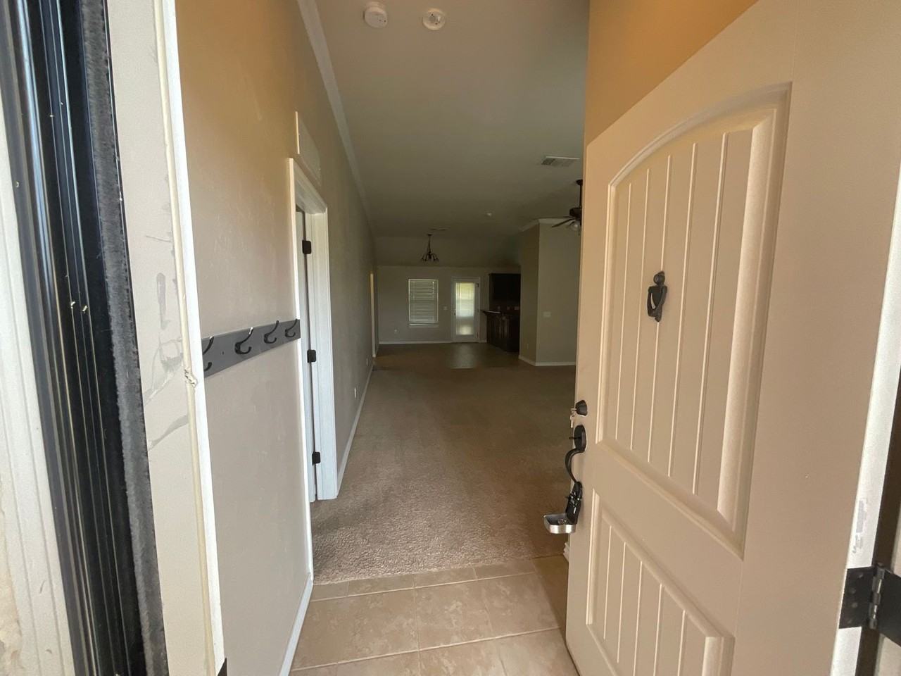 700 Apple Tree Ln - Photo 2 of 18