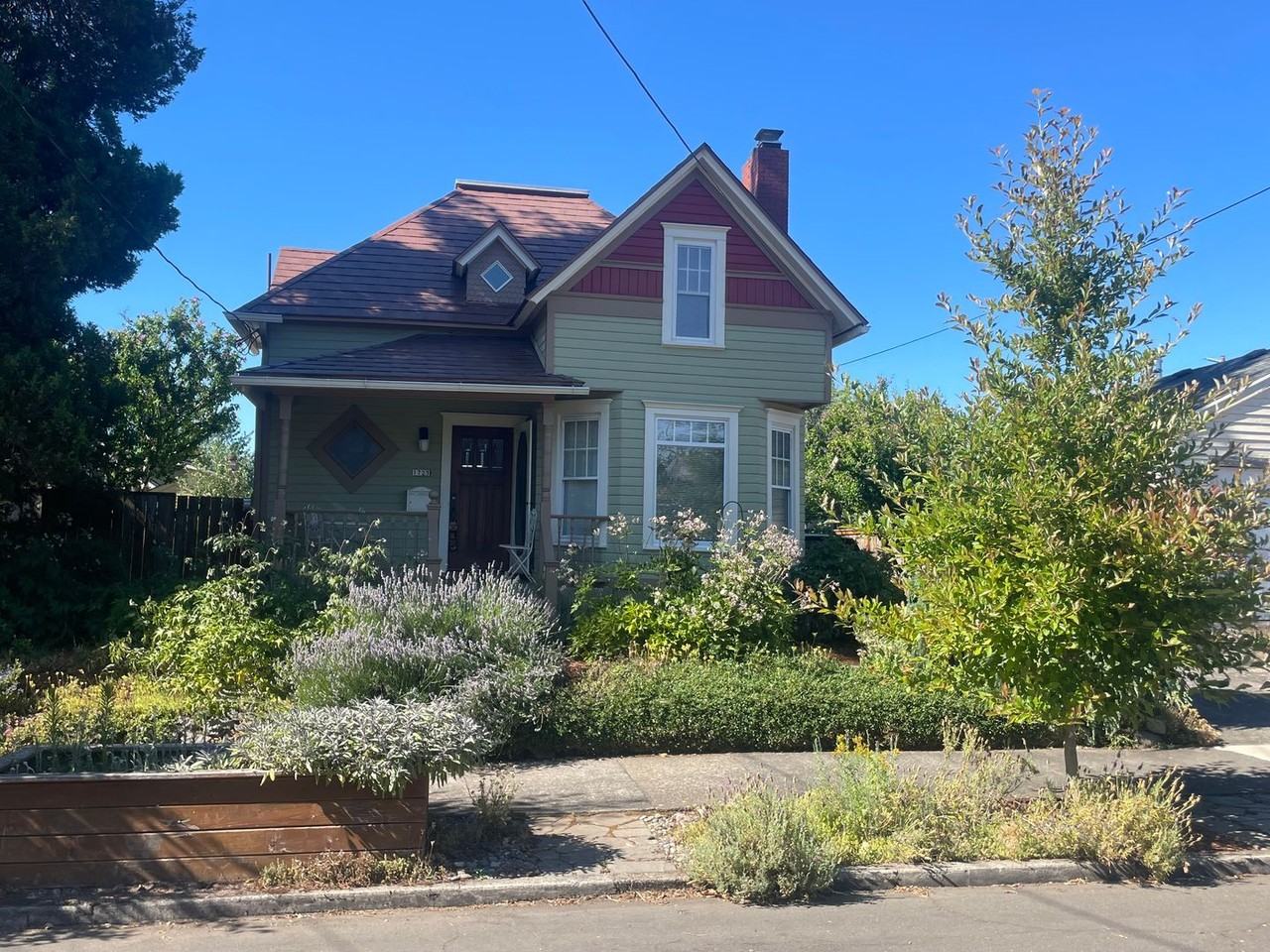 1725 N Sumner St - Photo 2 of 42