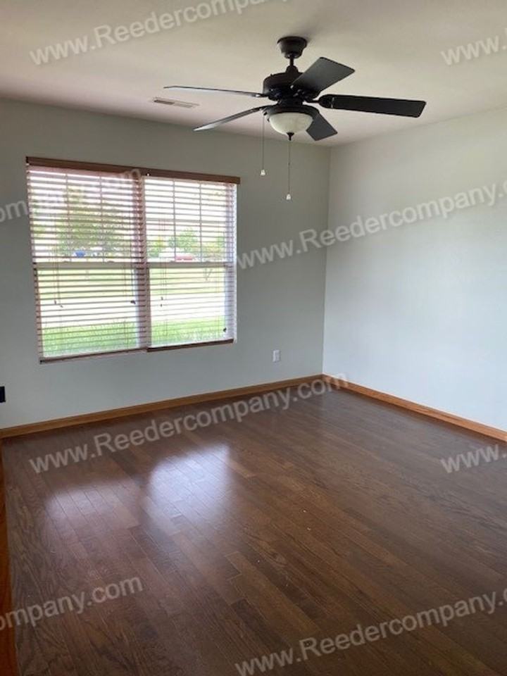 10663 Fernwood Pl - Photo 4 of 26