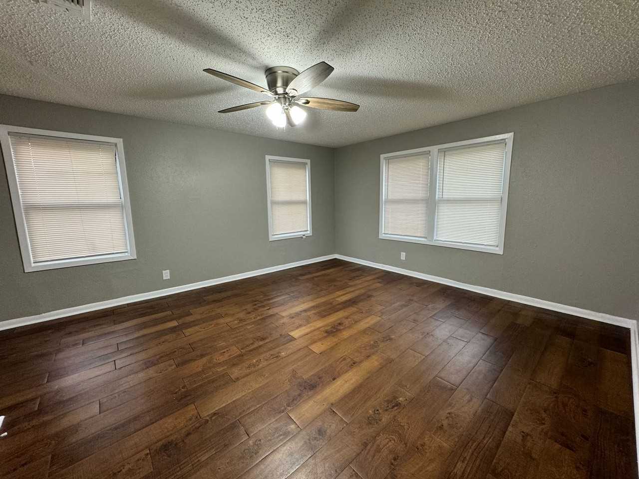 5633 Highland Ave - Photo 3 of 21