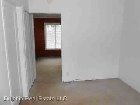 1711 NE 18th Pl 1 to 8 - Photo 3 of 11