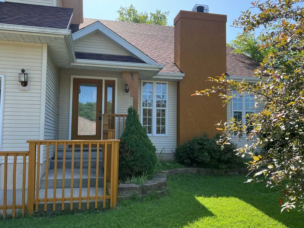 3322 S Lakeside Ave - Photo 2 of 23
