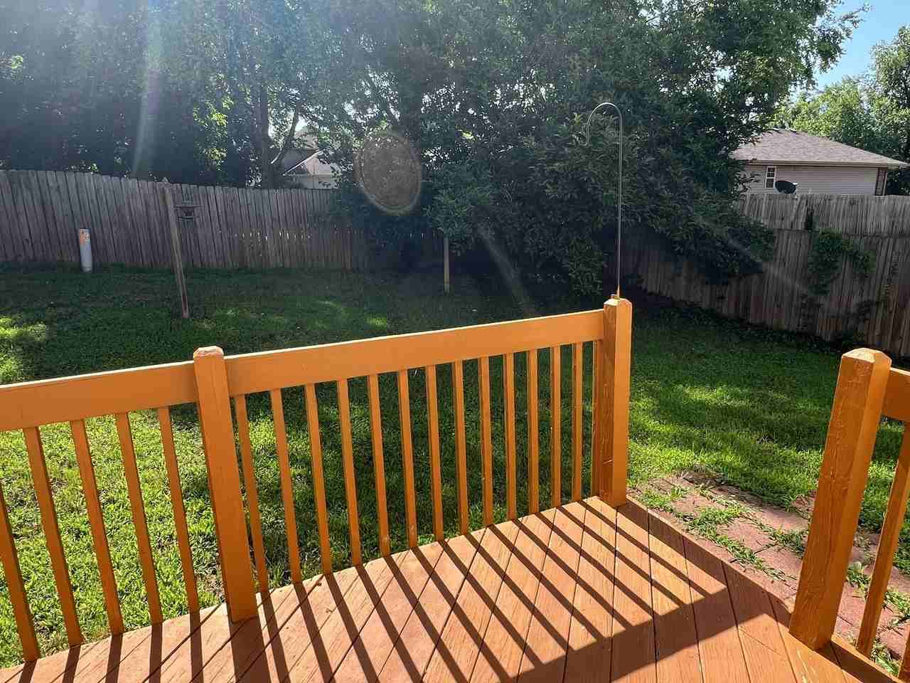 3322 S Lakeside Ave - Photo 3 of 23
