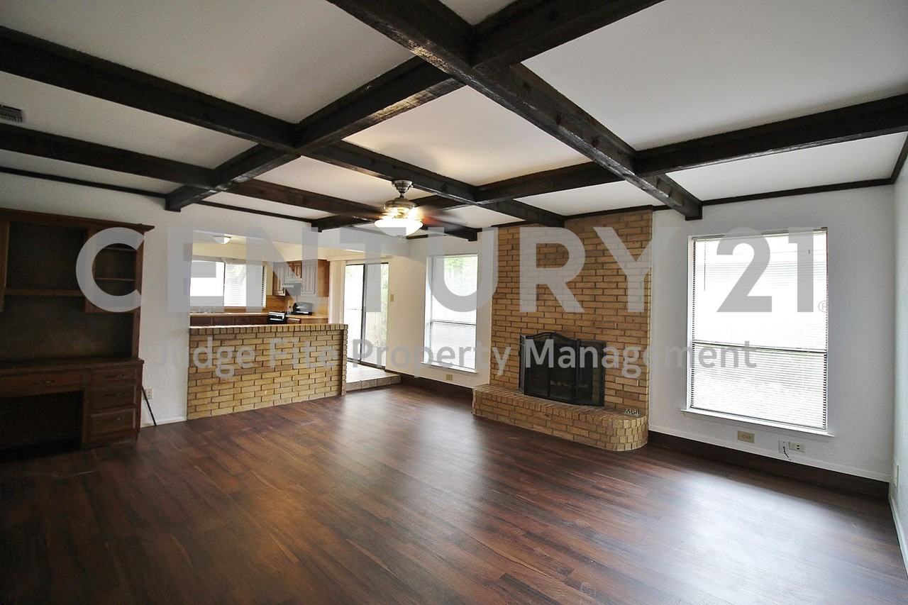 145 Shadybrook Dr - Photo 3 of 11