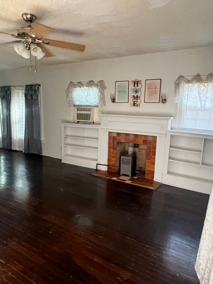 882 Hickory St - Photo 2 of 8