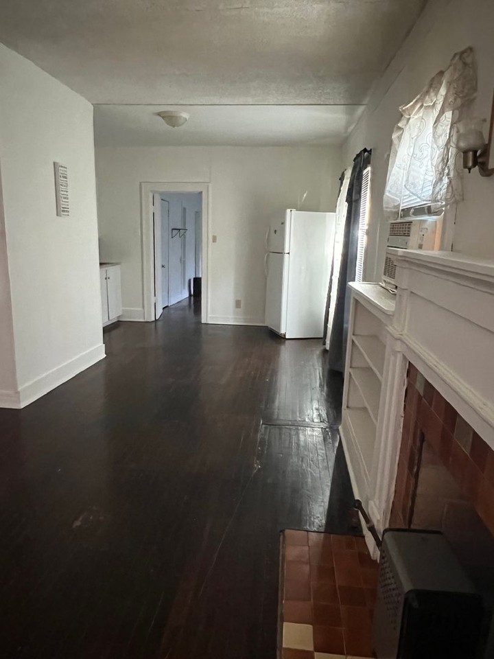 882 Hickory St - Photo 4 of 8