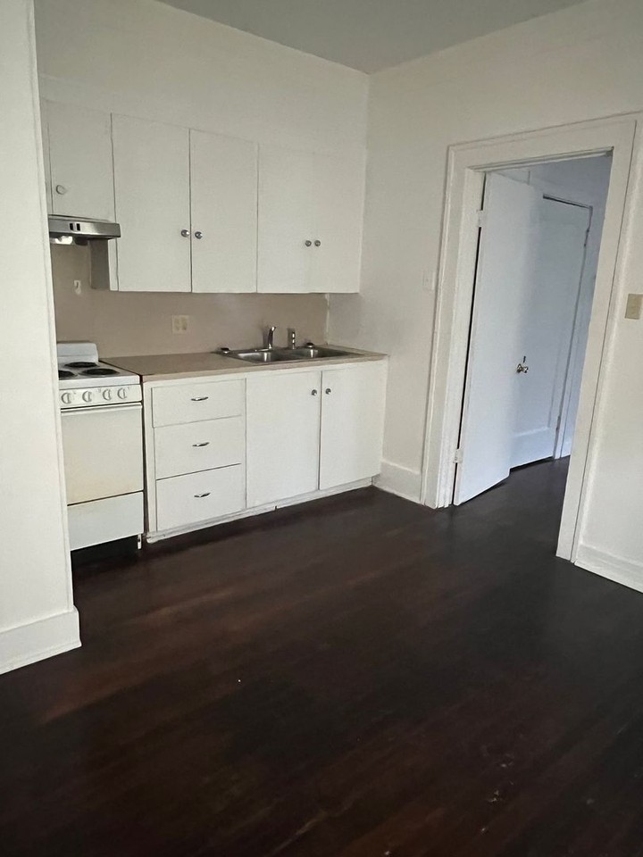 882 Hickory St - Photo 5 of 8