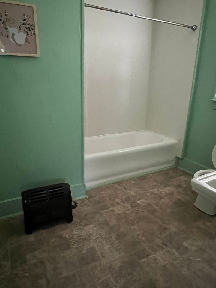 882 Hickory St - Photo 7 of 8