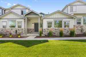 featured image of 290 E Chestnut St #3