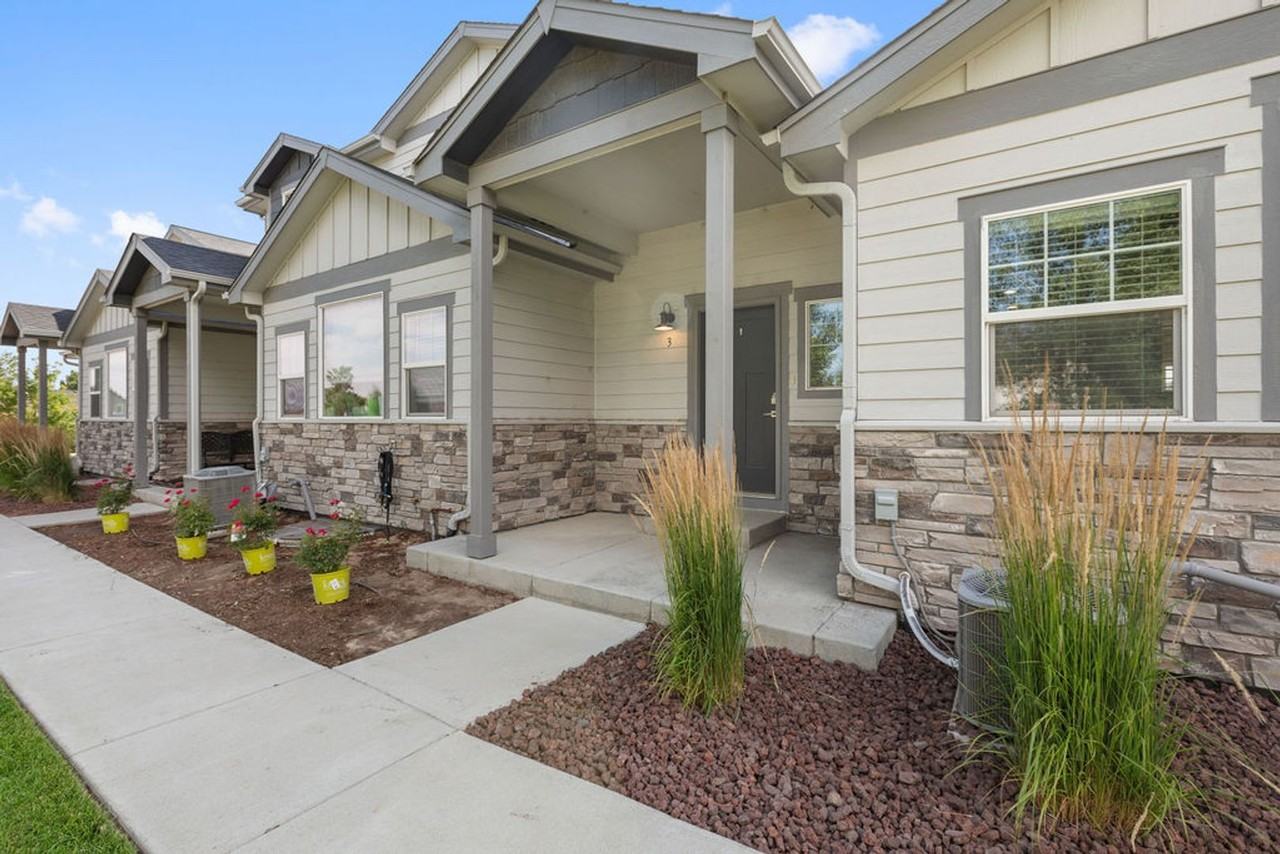 290 E Chestnut St #3 - Photo 6 of 50