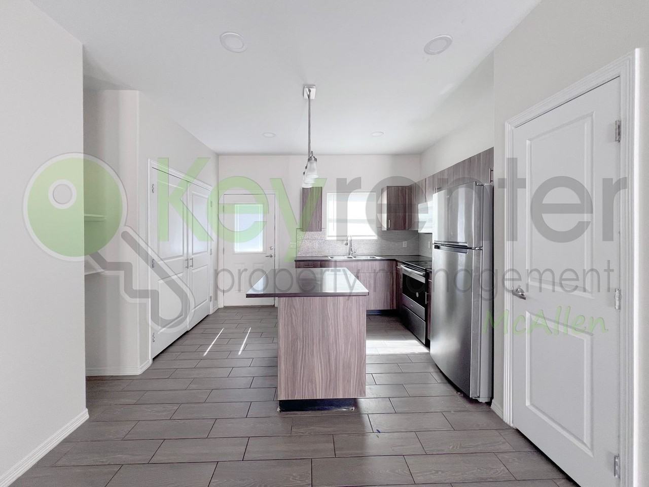 1609 W Cortlandt St #4 - Photo 5 of 27