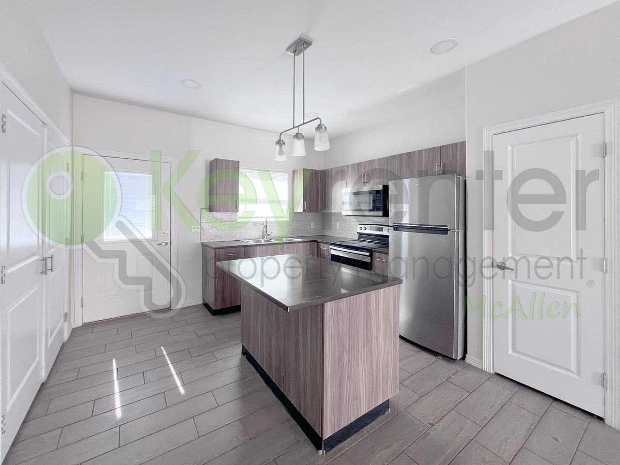 1609 W Cortlandt St #4 - Photo 6 of 27
