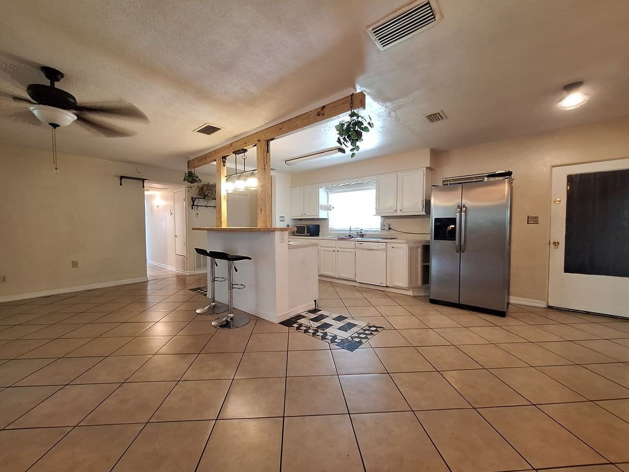 4006 Bayfront Pkwy - Photo 3 of 33
