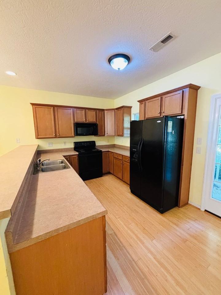 1723 Aden Ln - Photo 3 of 5