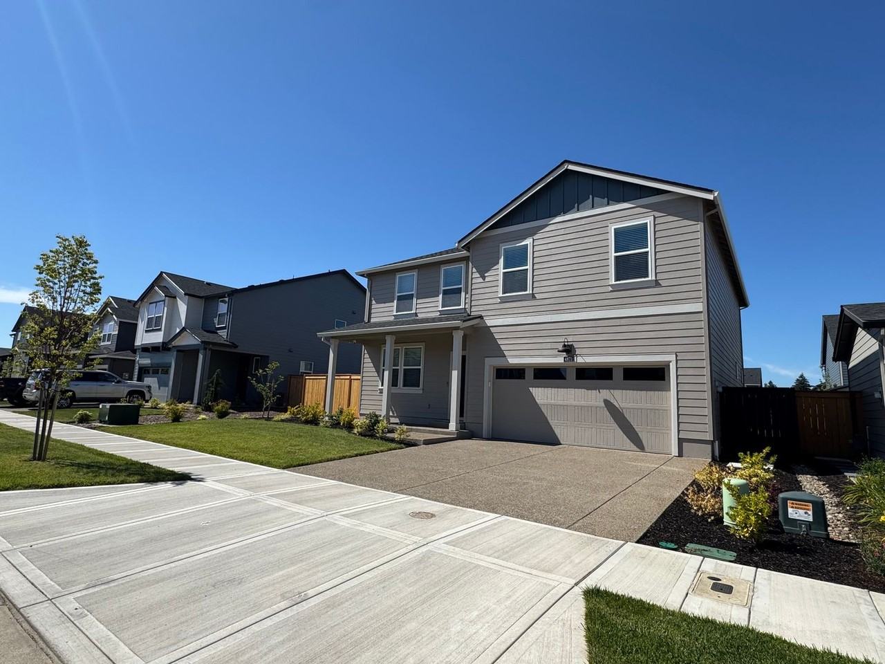 4873 Flight Ave Ne - Photo 2 of 34