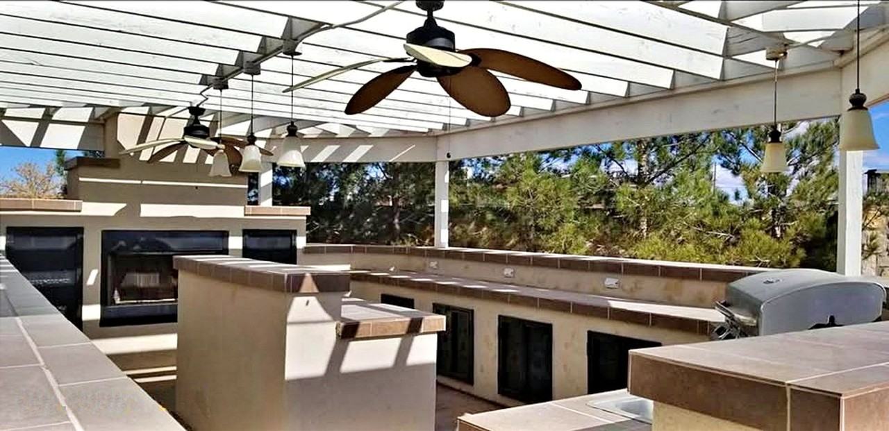 200 Desert Breeze Dr - Photo 3 of 8