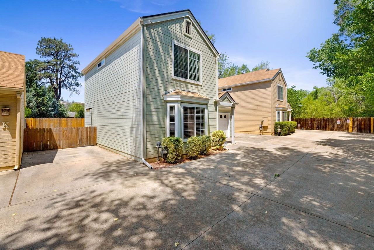741 Gail Gardner Way - Photo 4 of 31